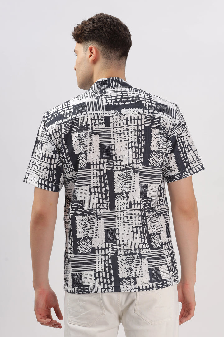 Black and white abstarct printed popcorn shirt