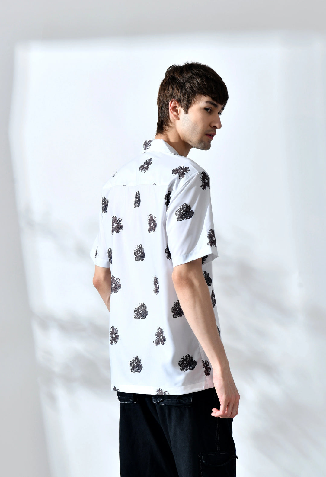 White floral printed hawain collar shirt