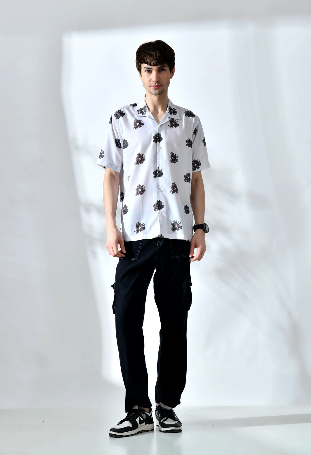 White floral printed hawain collar shirt