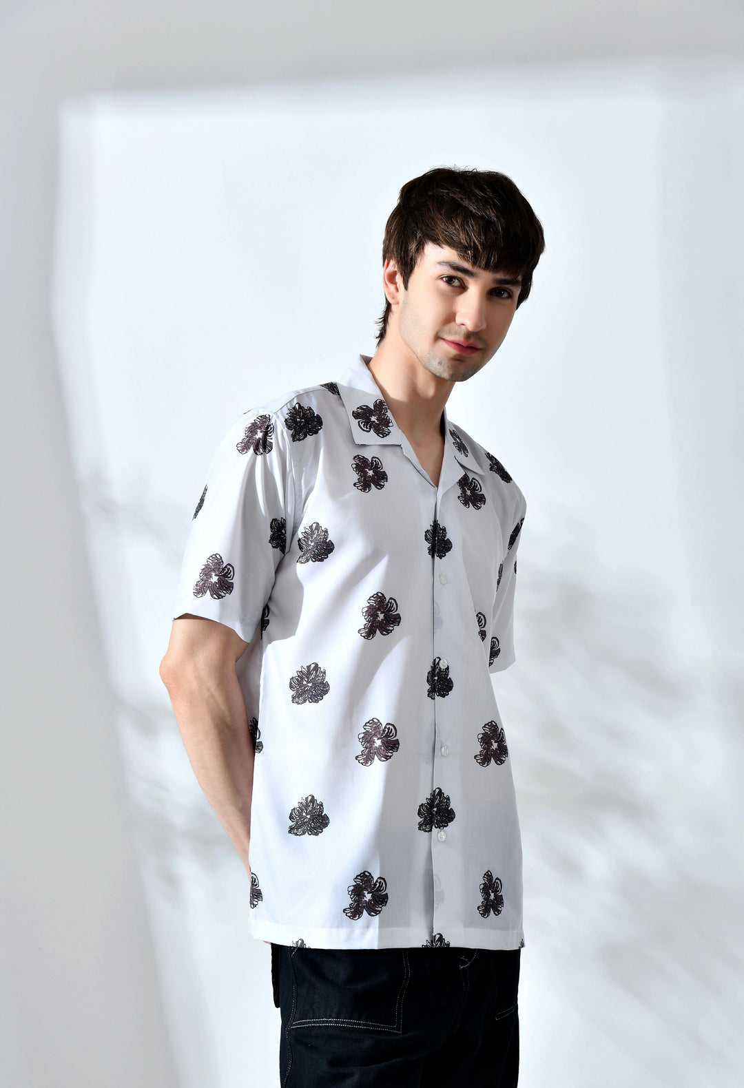 White floral printed hawain collar shirt