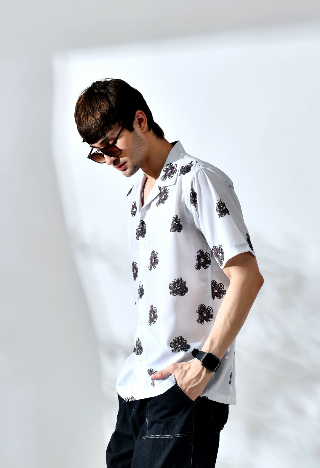 White floral printed hawain collar shirt