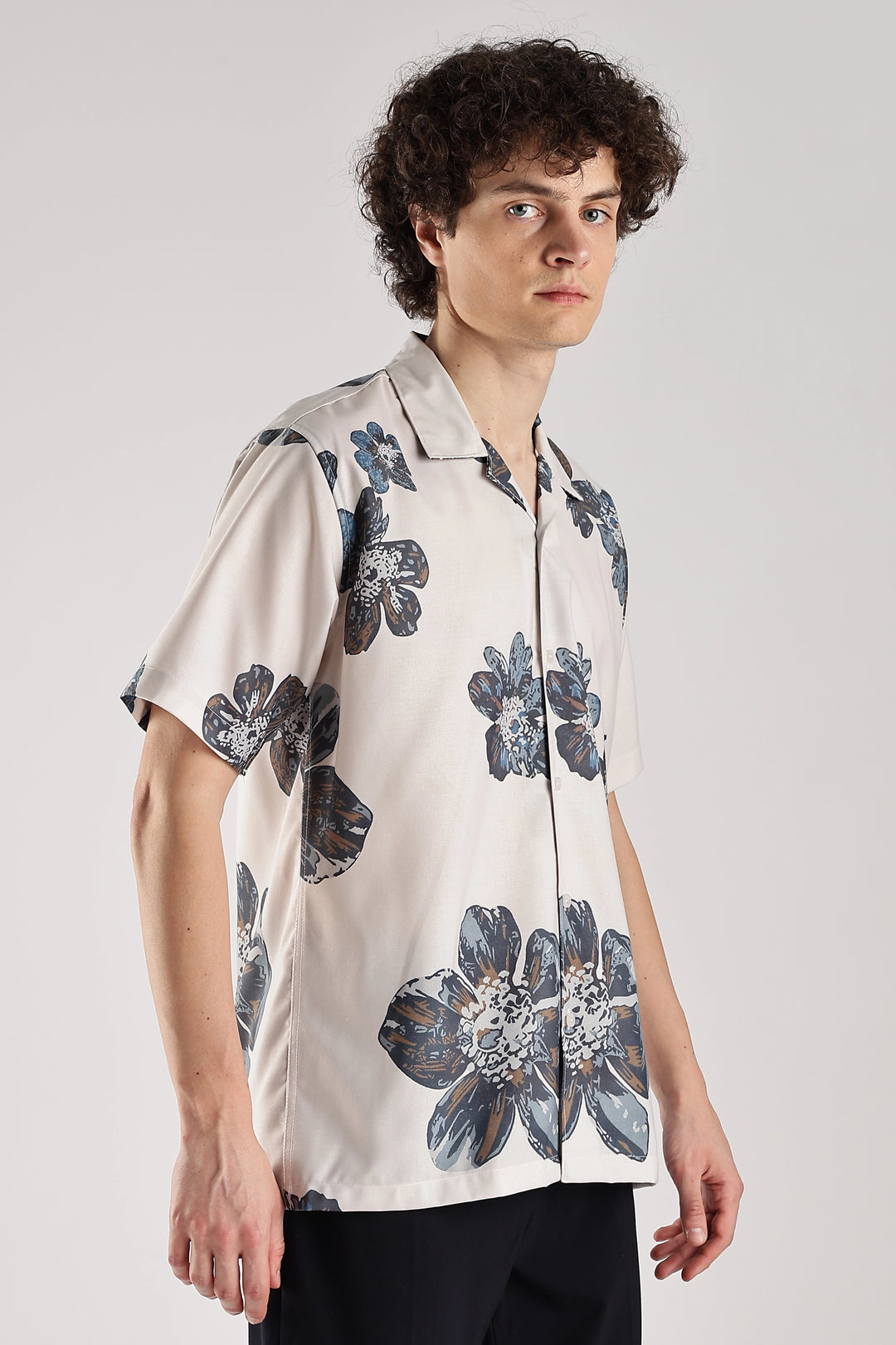 Biege blossoms printed short sleeve shirt
